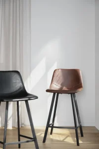 Auburn Barstol – Fås i Sort eller Brun