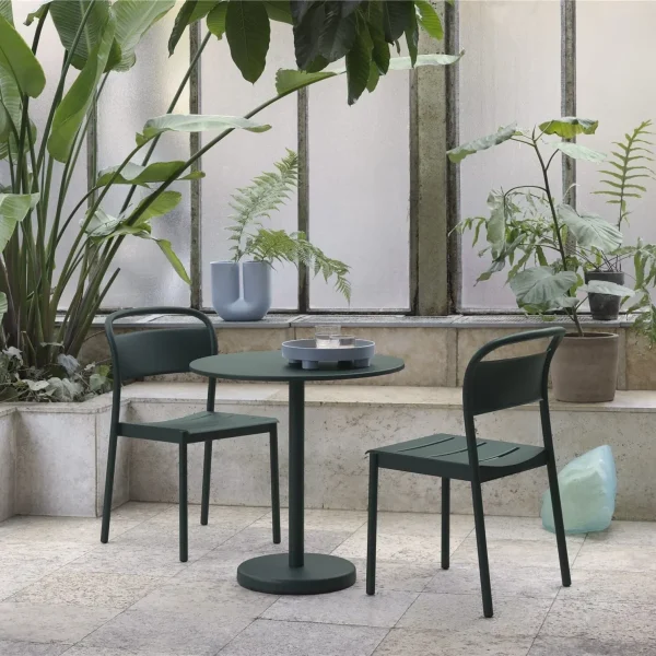 30980-linear-steel-side-chair-cafe-table-70-dark-green-platform-tray-kink-vase-v2-muuto-org.jpgv1774878229