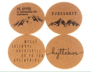 Coaster / brikke i kork hyttelivet